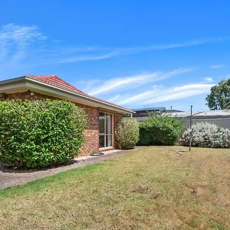 Sunny & Spacious Home In Melton Exterior photo