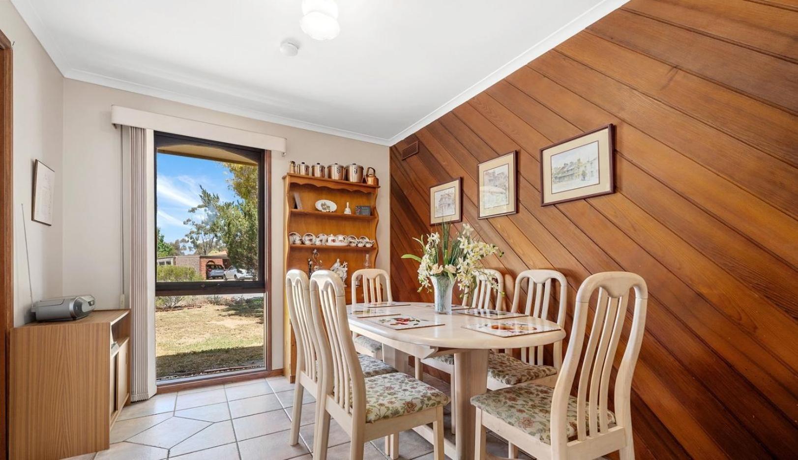 Sunny & Spacious In * Melton South